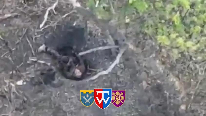 Wounded Russian in the pit with his helmet and vest off shoots himself