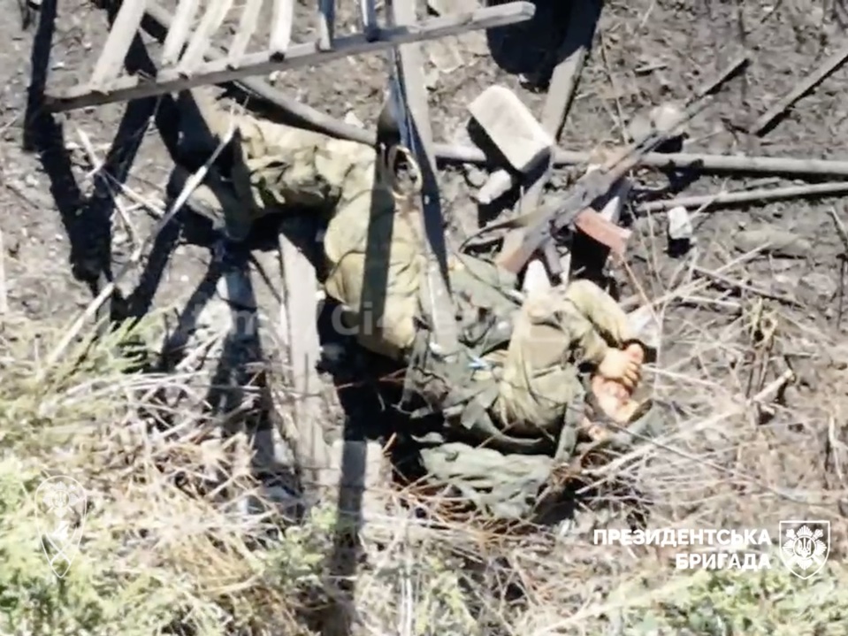 Russian is wounded by multiple drone drops, proceeds to detonate grenade next to his face