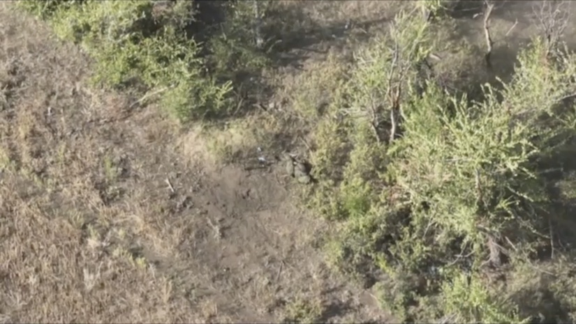 Russian soldier appears to shoot himself after FPV strikes nearby