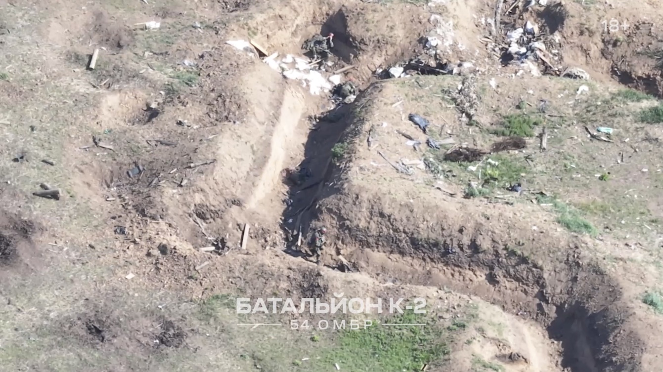 Two Russian soldiers in a trench blow up themselves simultaneously