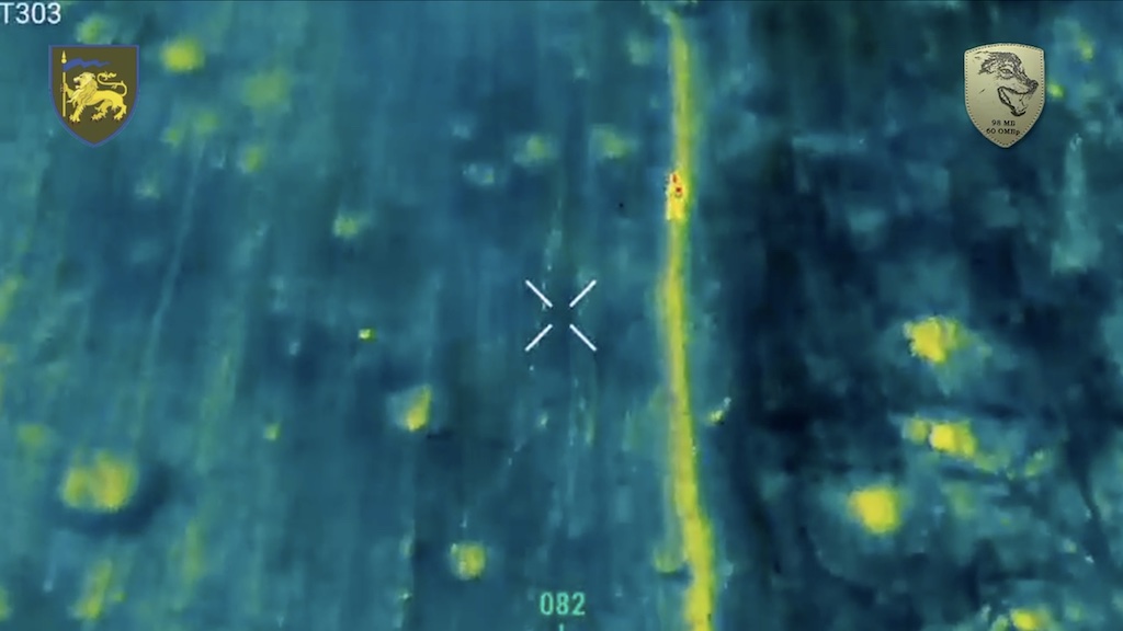 Thermal view of Russian soldier apparently self detonating as Ukrainian drone is approaching
