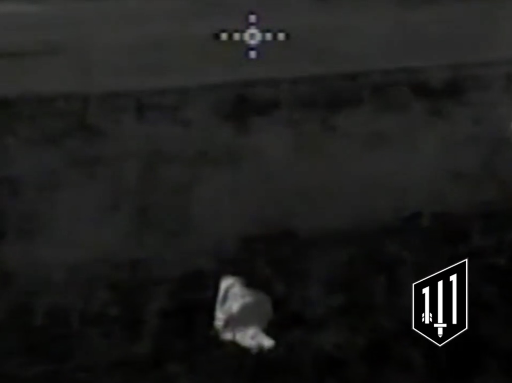 Thermal FPV footage, apparently from winter time, featuring Russian soldier kneeled near some kind of trench. He shoots himself on full auto moments before the drone hits