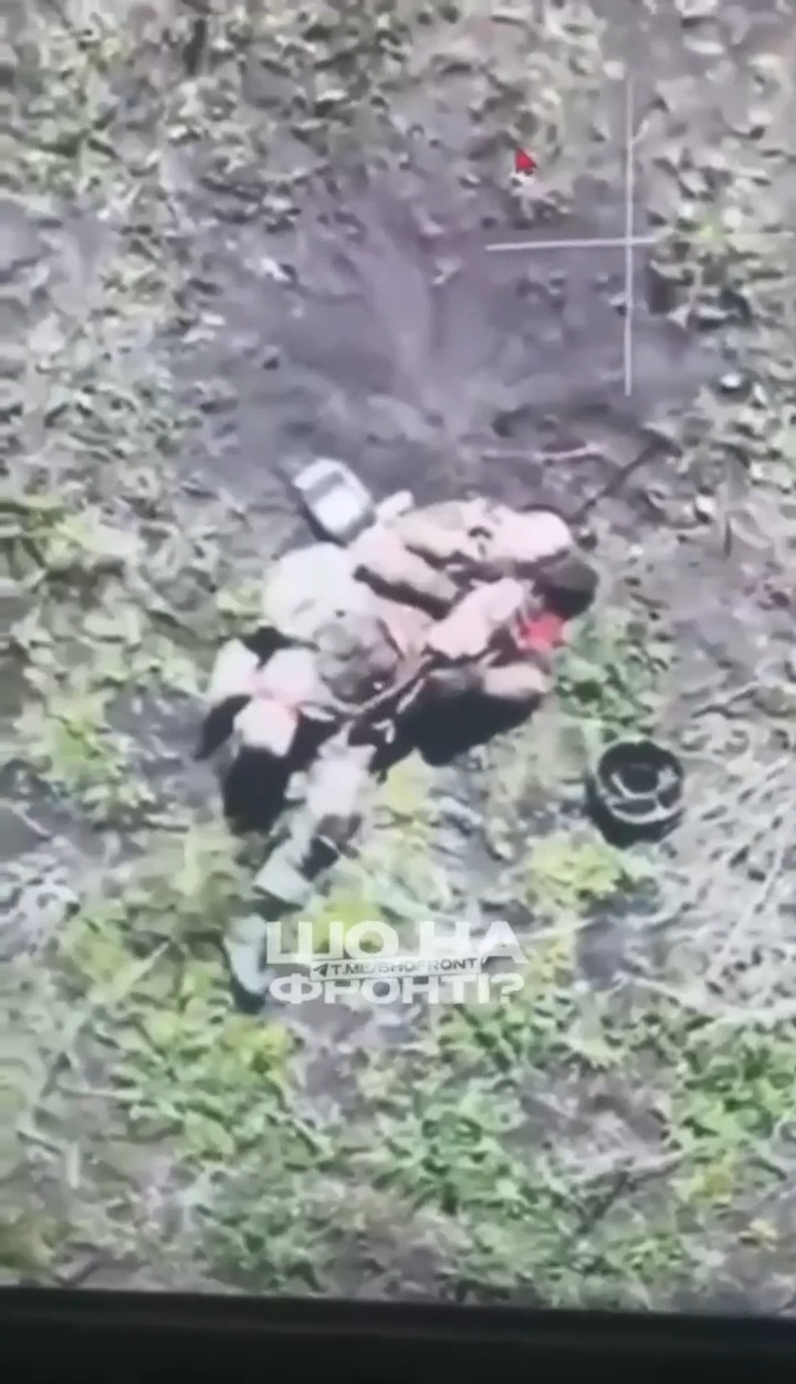 Russian with wounded leg pulls pin on grenade, puts it under his armour and hugs it until it explodes