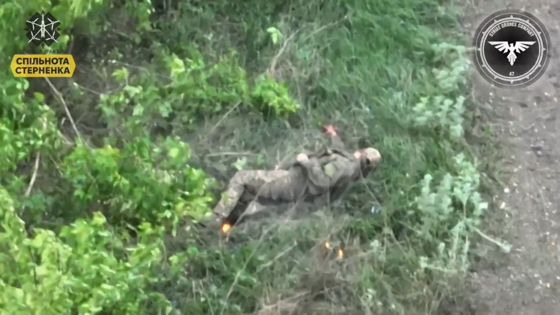Wounded Russian soldier puts grenade under his vest and detonates