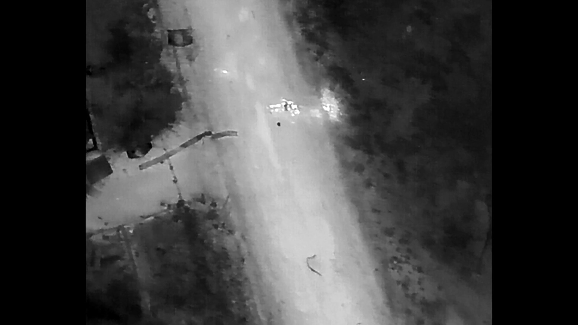 Lone Russian soldier shoots himself after being wounded by drone dropped grenades. Thermal view